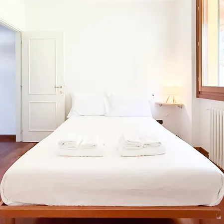 Dimora Larianda - Private Parking And Garden Holiday home