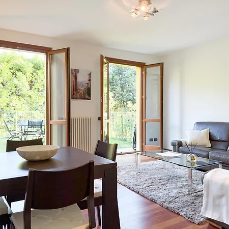 Dimora Larianda - Private Parking And Garden Ferienhaus