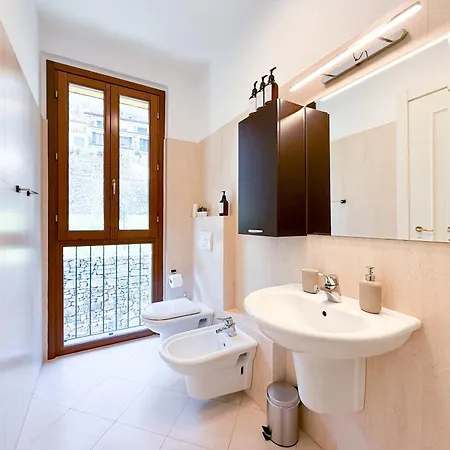 Dimora Larianda - Private Parking And Garden Holiday home