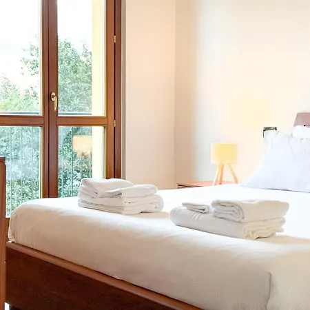 Holiday home Dimora Larianda - Private Parking And Garden