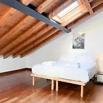 Vakantiehuis Dimora Larianda - Private Parking And Garden *