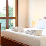 Vakantiehuis Dimora Larianda - Private Parking And Garden