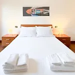 Dimora Larianda - Private Parking And Garden Vakantiehuis *