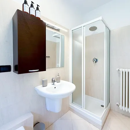 Dimora Larianda - Private Parking And Garden 度假居