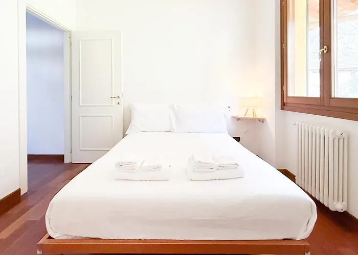 Dimora Larianda - Private Parking And Garden بيت للعطل
